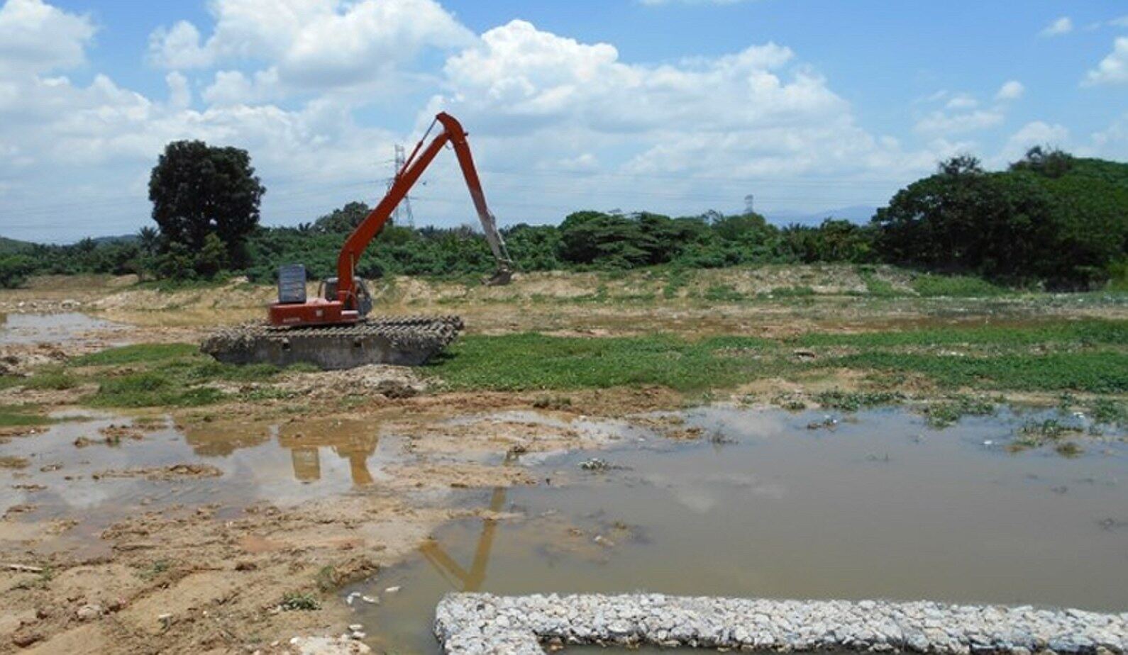 Bukit Mahkota retention pond — desilting works